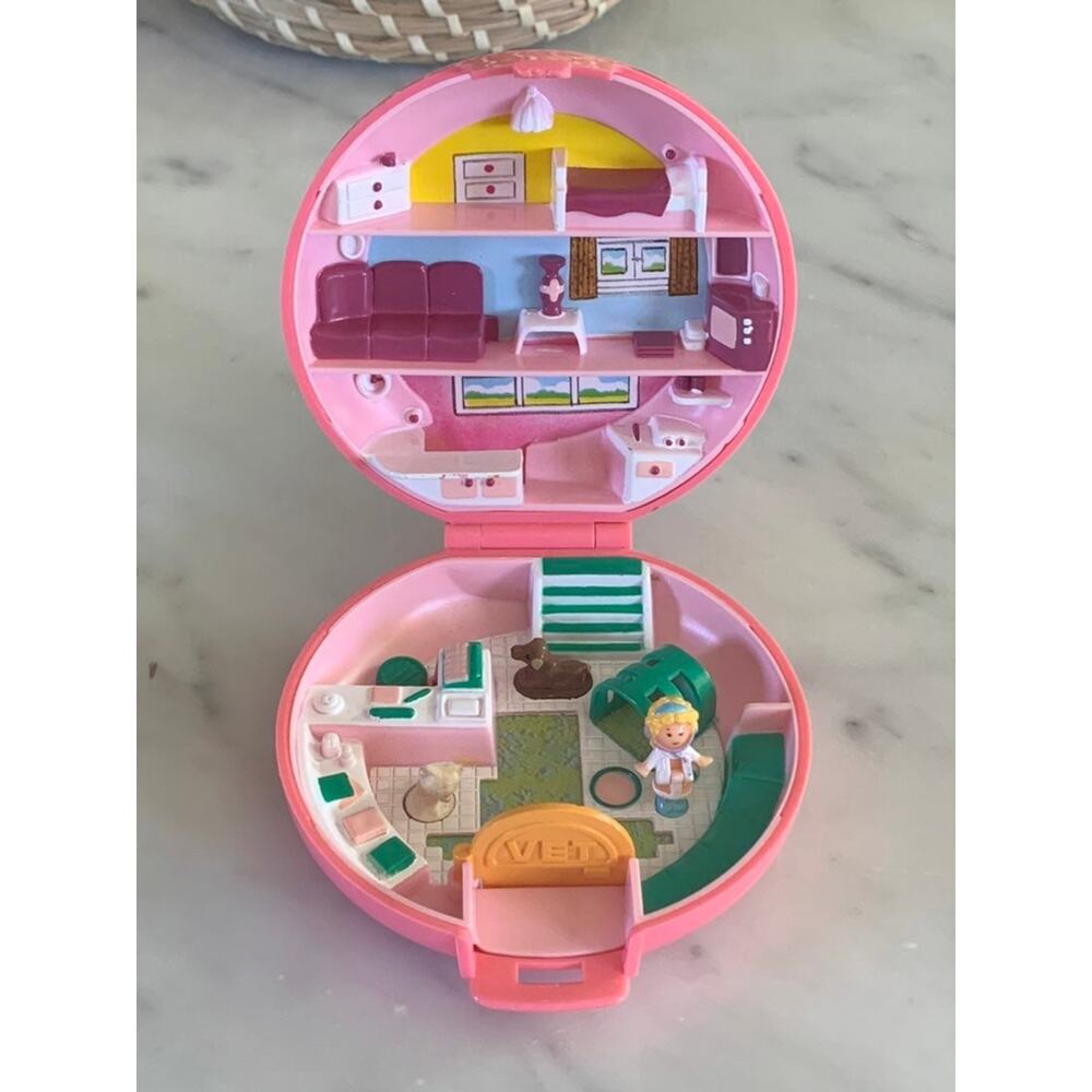 Vintage Polly Pocket Veterinary Hospital